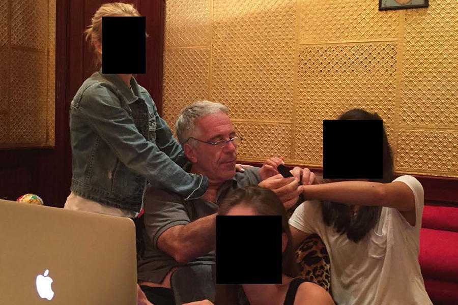 Эпштейн с неизвестными девушками