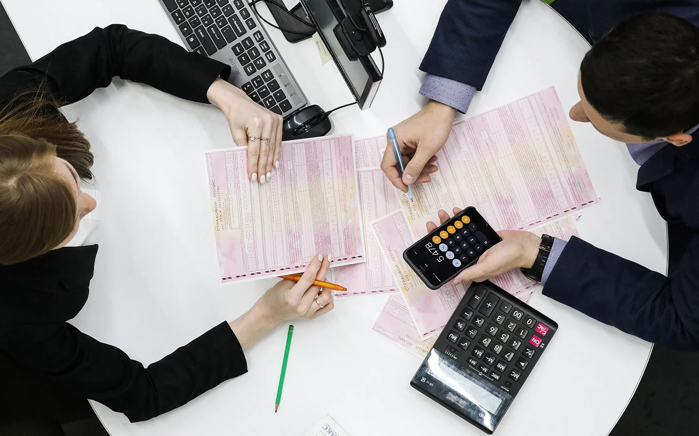 Чтобы рассчитать стоимость страхового полиса, нужно базовый тариф умножить на индивидуальные коэффициенты, утвержденных Центробанком