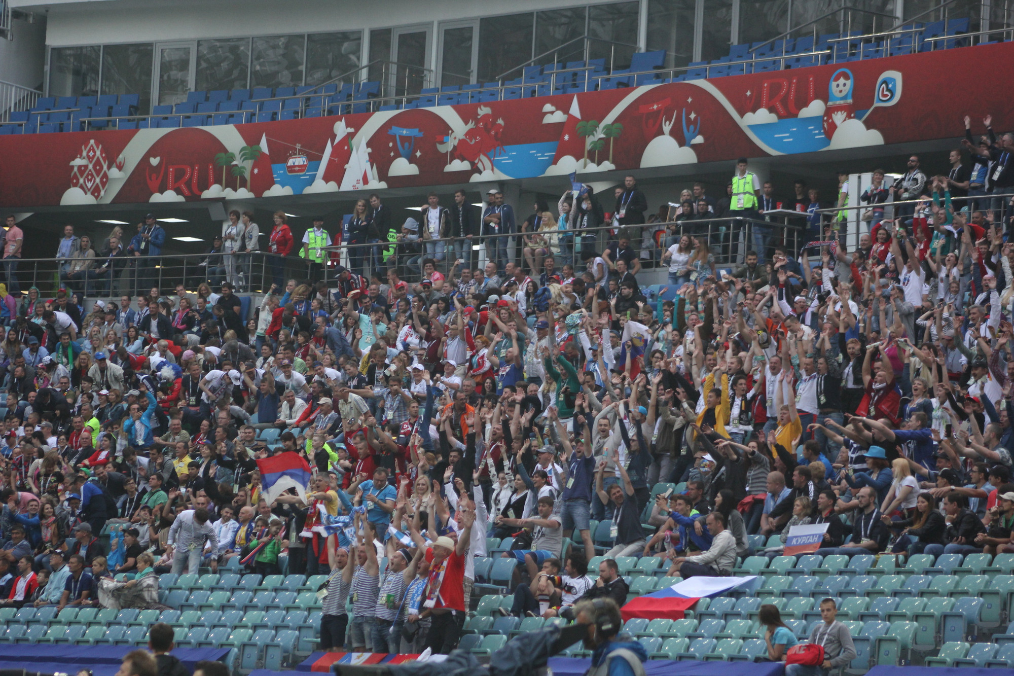 Матч:  Австралия &mdash; Германия

Стадион:  &laquo;Фишт&raquo;

Посещаемость: 28&nbsp;605

Вместимость: 41&nbsp;220

Значительная часть зрителей пришла с российскими флагами
