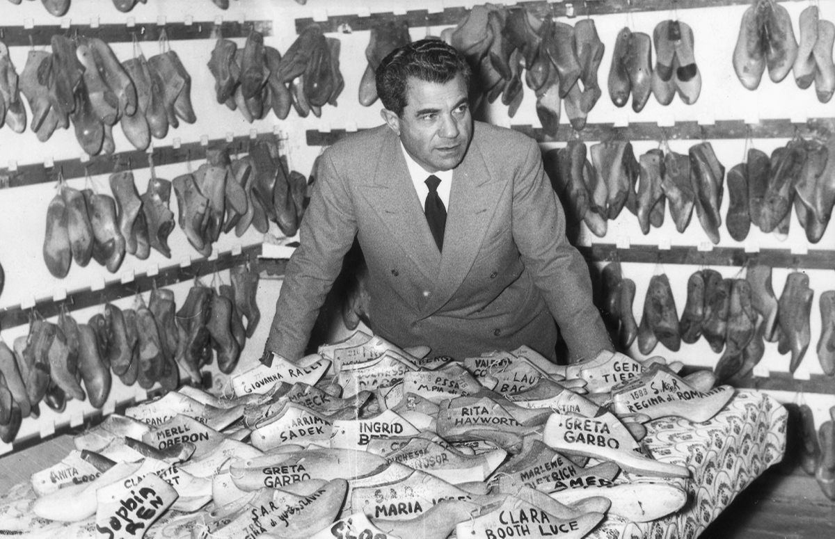 Сальваторе&nbsp;Феррагамо в своей мастерской, 1956