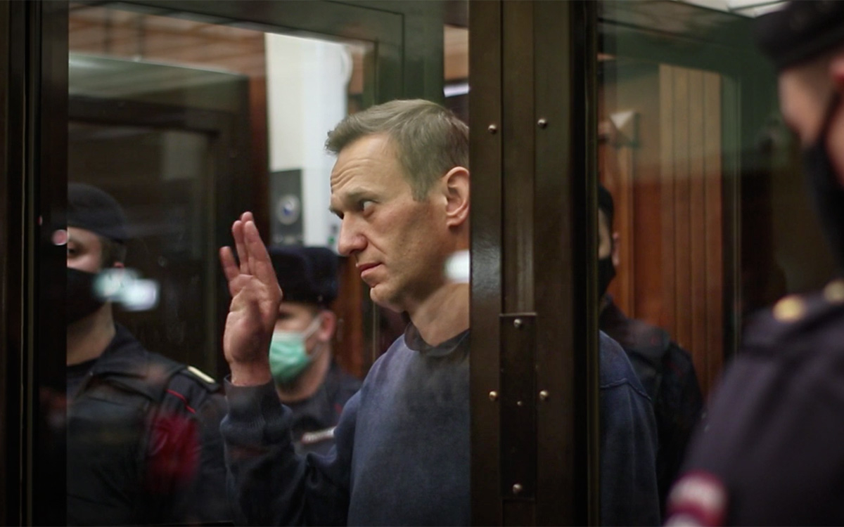 Суд назначил Навальному реальный срок по делу «Ив Роше»