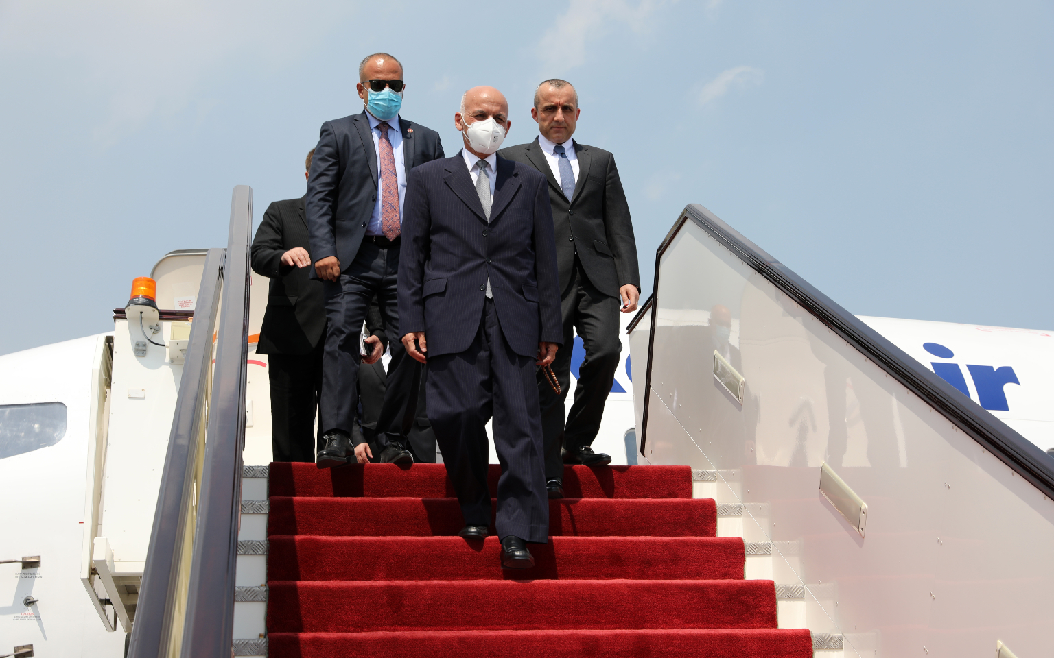 В Душанбе и Астане опровергли прибытие президента Афганистана