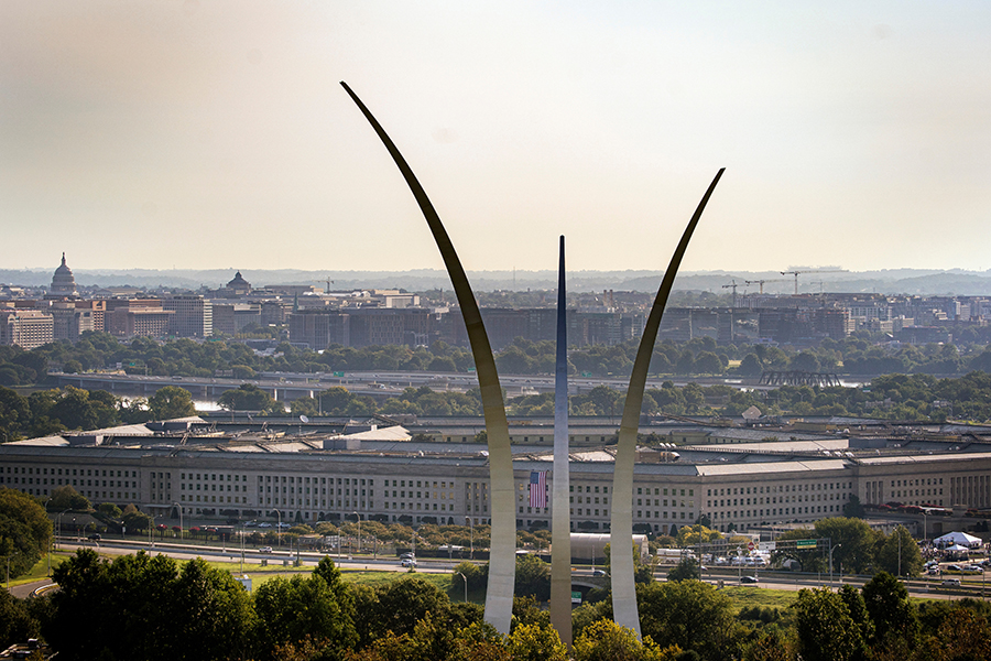 Вид на мемориал ВВС США в Арлингтоне (пригород Вашингтона)