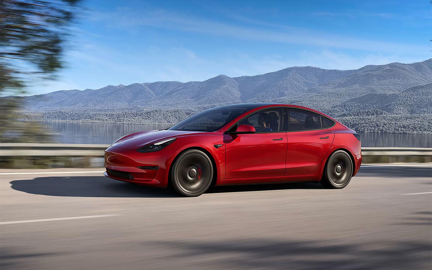 Tesla отзовет более 2 млн электромобилей из-за проблем с автопилотом