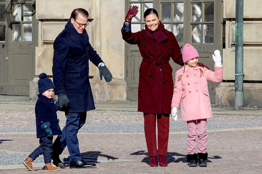 Кронпринцесса Швеции Виктория с мужем Даниэлем Вестлингом и детьми