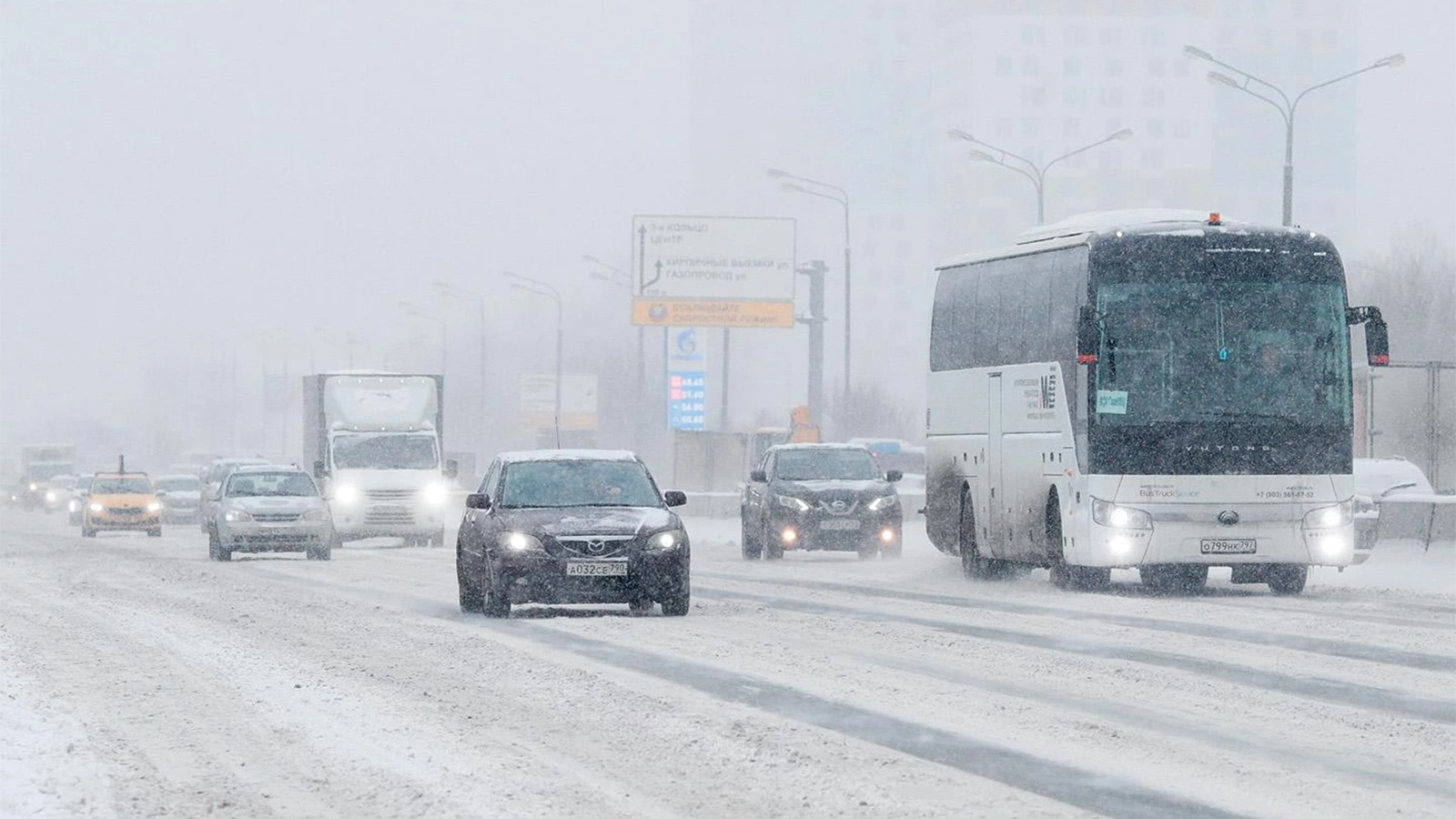 Занесло все». На Москву и регионы обрушился рекордный снегопад. Видео | РБК  Life