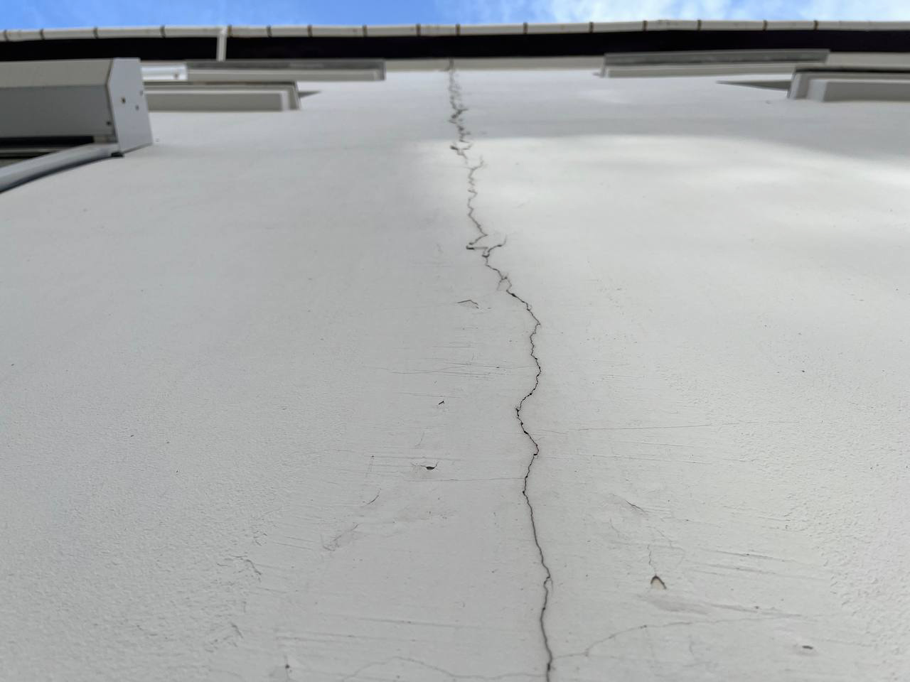 Повреждения зданий после землетрясения в Петропавловске-Камчатском