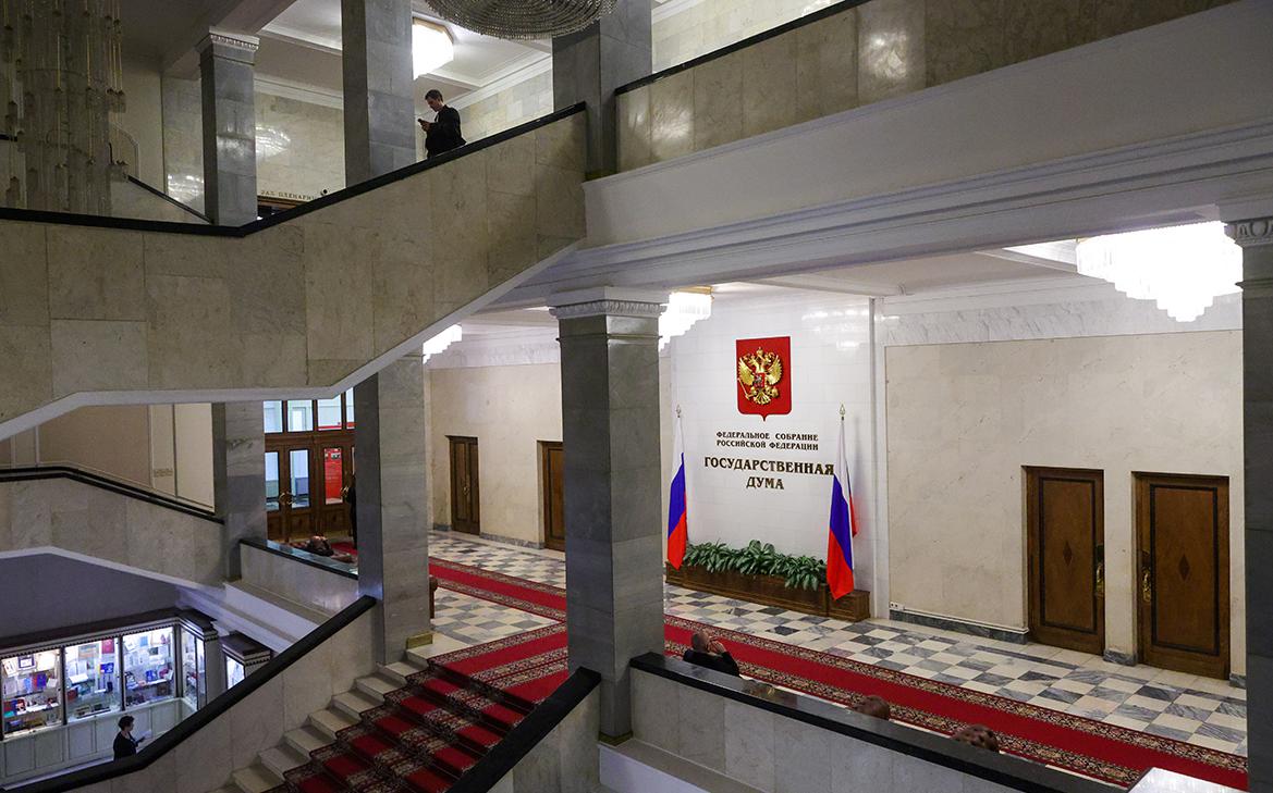 В Госдуму запретили проносить алкоголь и подарки