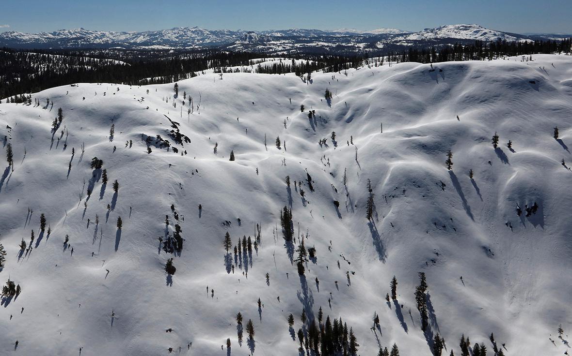 Десять лыжников пропали без вести из-за лавины на севере Калифорнии