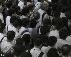 Пять тысяч японцев провели ночь в поезде из-за тайфуна