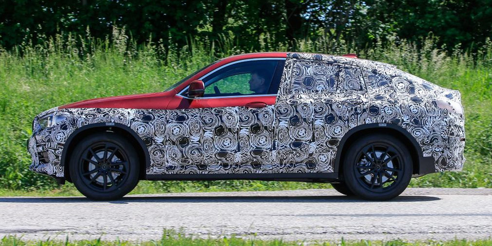 BMW впервые вывела на тесты X4 нового поколения