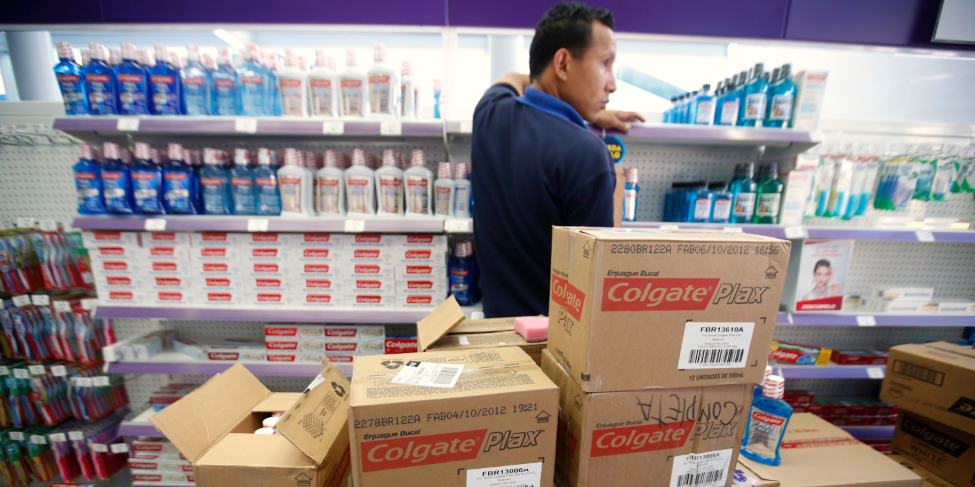 Colgate остановил свой завод в Венесуэле из-за дефицита картонных коробок