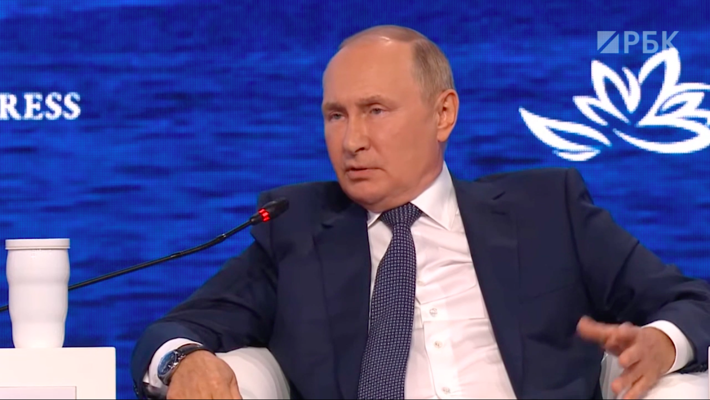 «Пусть одумаются» и «волчий хвост»: главное из выступления Путина на ВЭФ