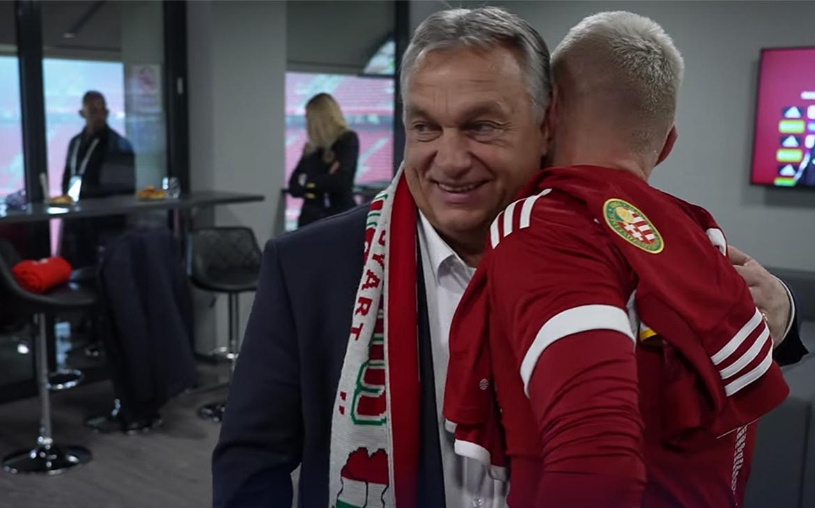 Орбан после критики его шарфа призвал «не видеть то, чего нет»