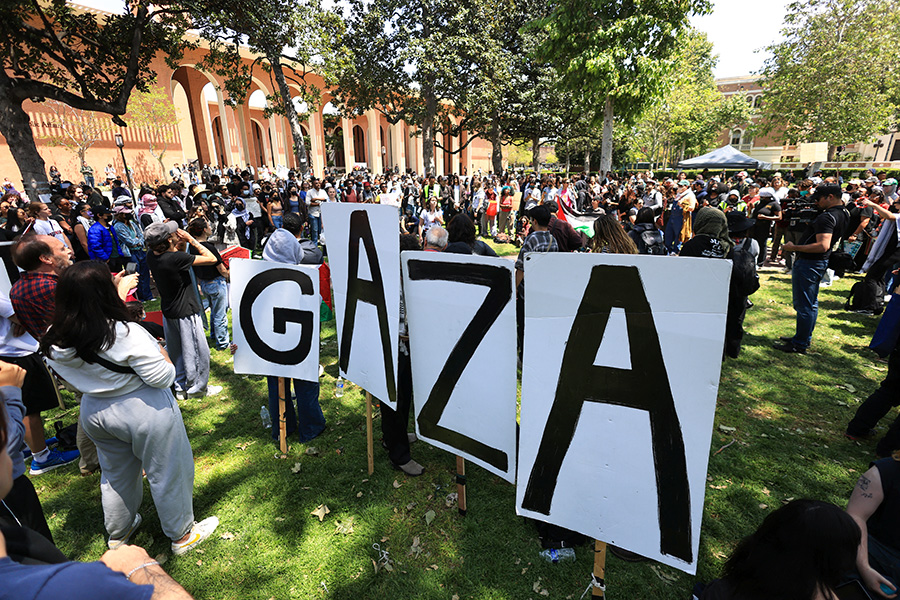 Сбор участников протеста в кампусе Университета Южной Калифорнии, Лос-Анджелес, 24 апреля 2024 года