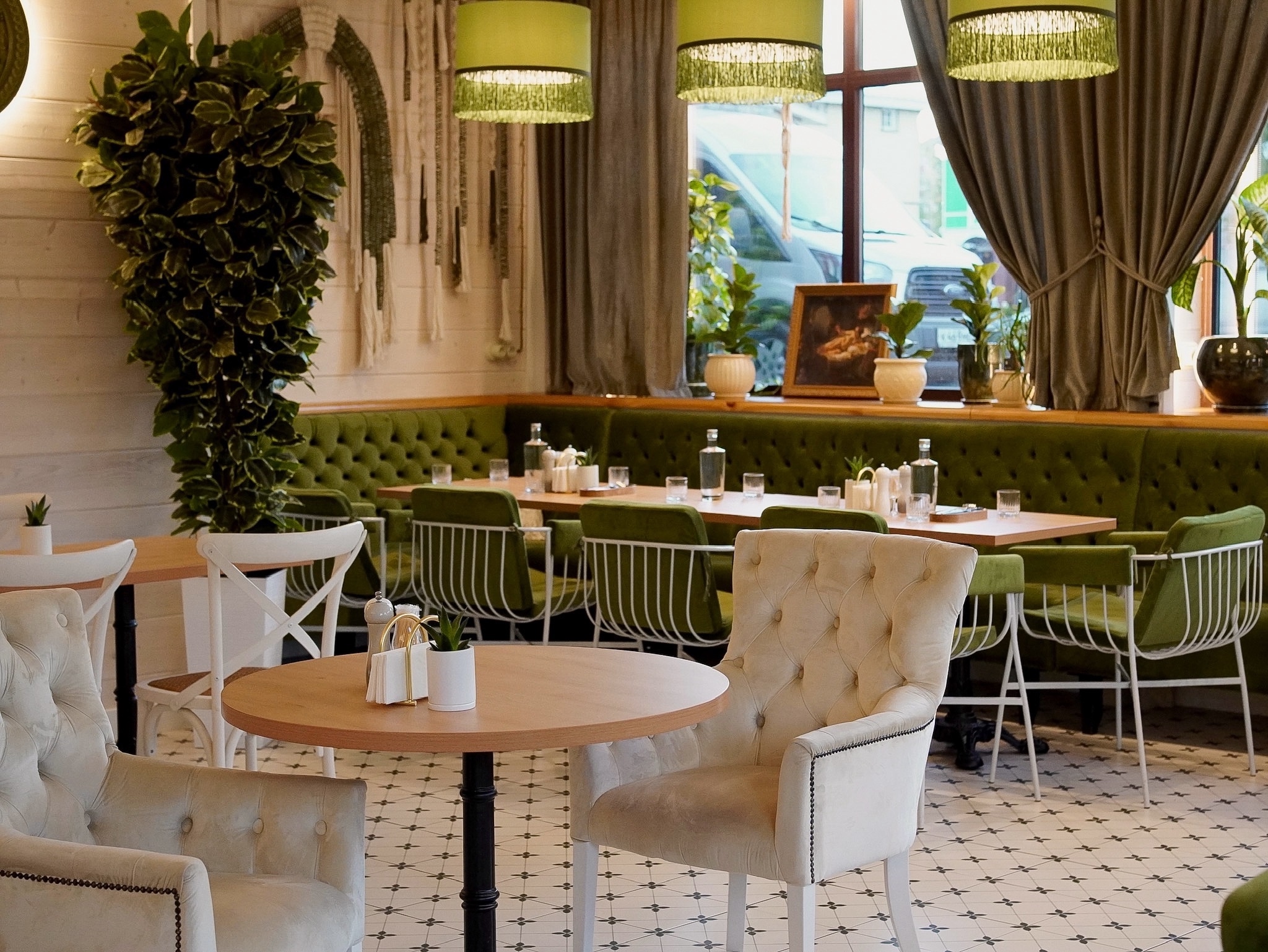 Новый ресторан с местной кухней открылся в женской гимназии Череповца