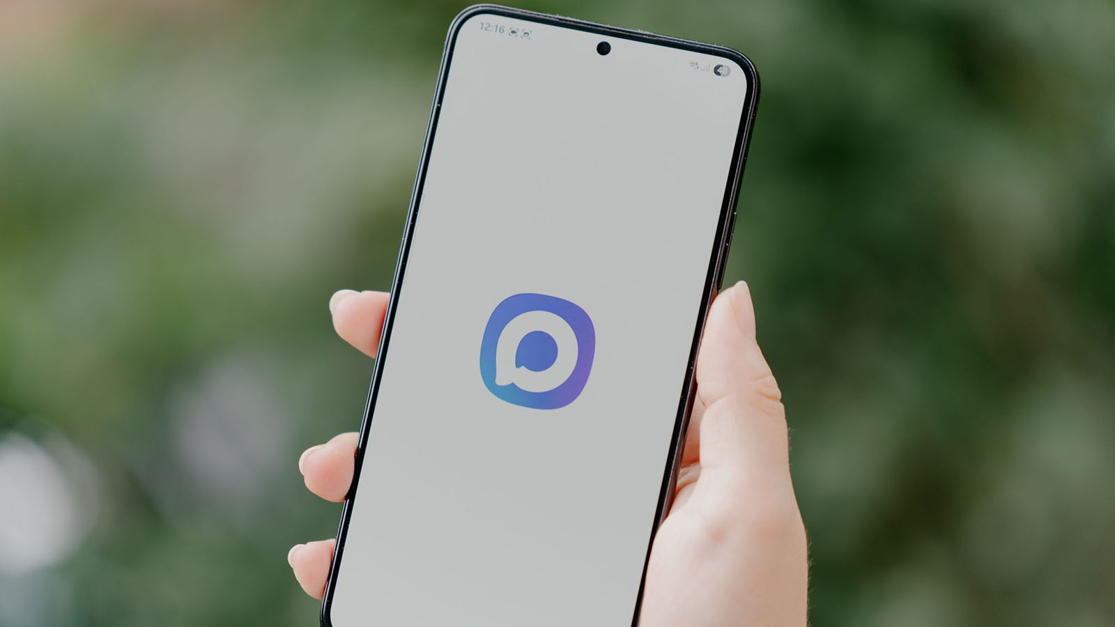 Как установить и поменять аватарку в мессенджере MAX