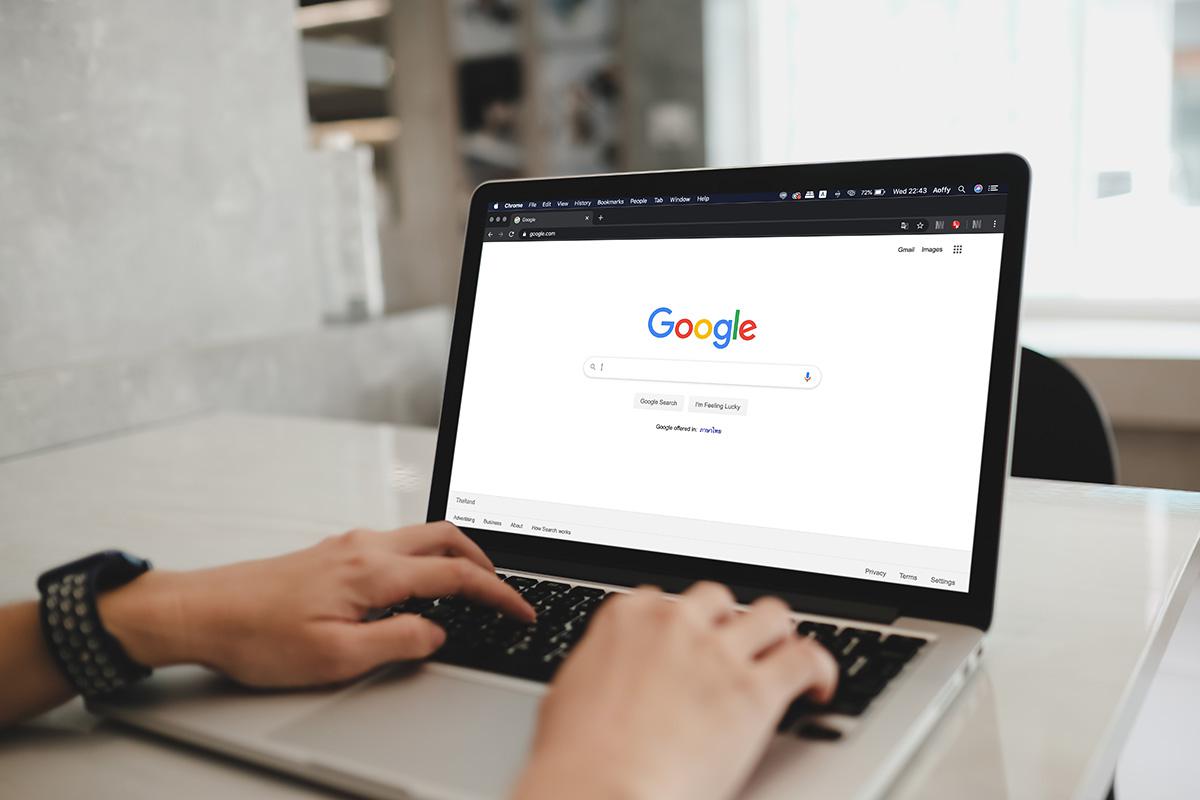 В российской выдаче Google нет рекламы, ваш сайт попадет в топ на первые позиции