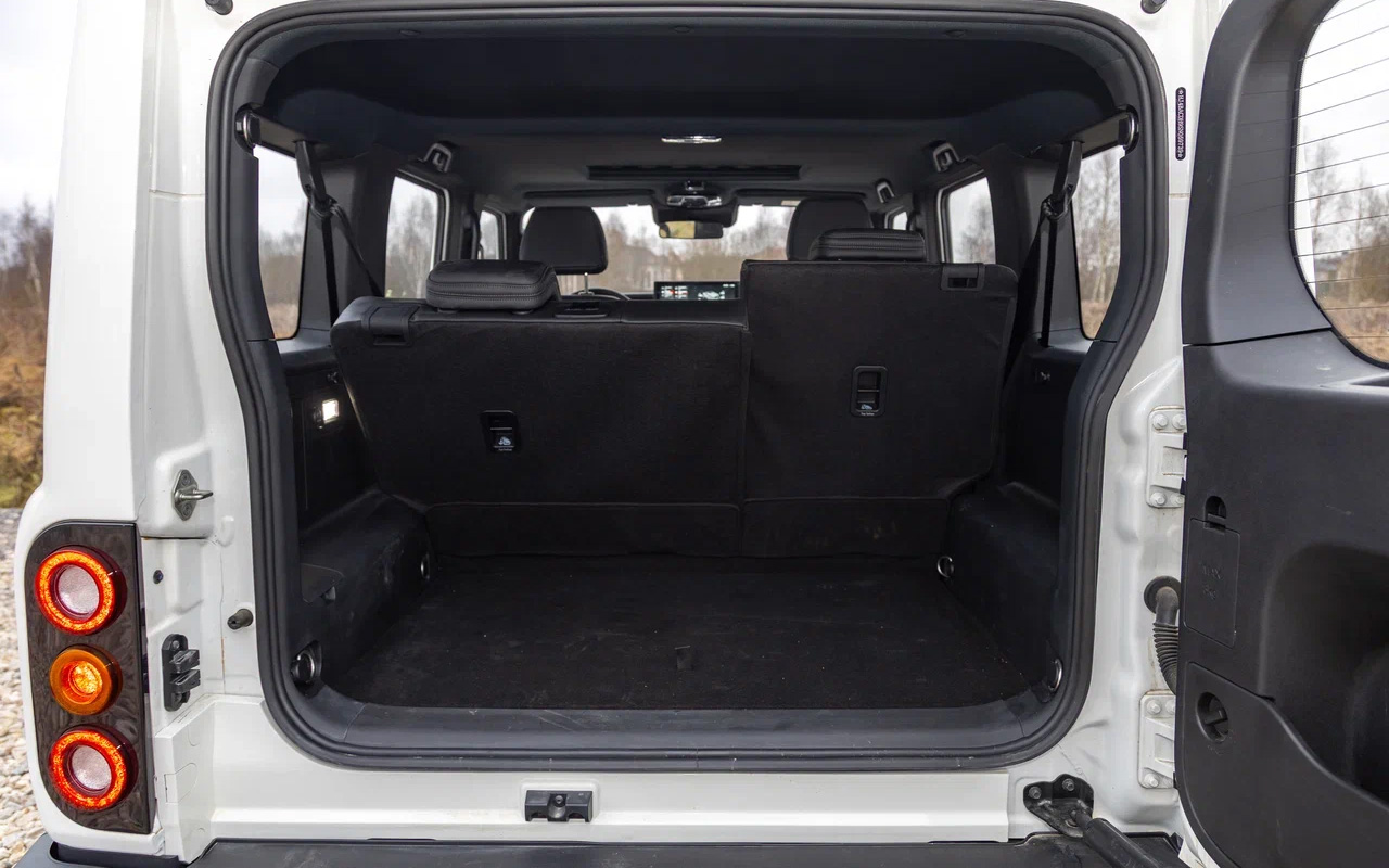 Задняя спинка дивана у BAW 212 разрезная, наклон регулируется в широких пределах