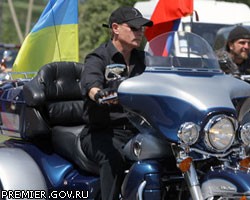 В.Путин на Харлее приехал в Севастополь на день ВМФ: "Нехай живе байк"