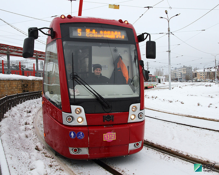 В Казани из-за ледяной дождь нарушил работу электротранспорта