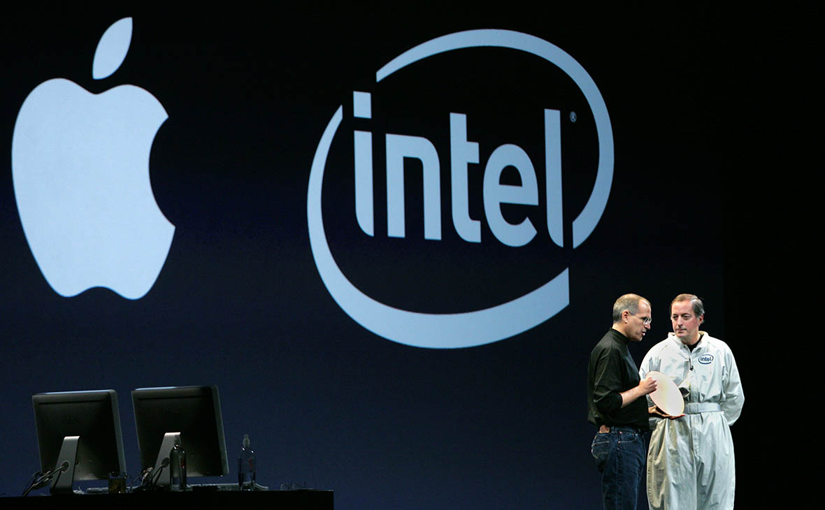 Один из основателей Apple Стив Джобс и исполнительный директор Intel Пол Отеллини


