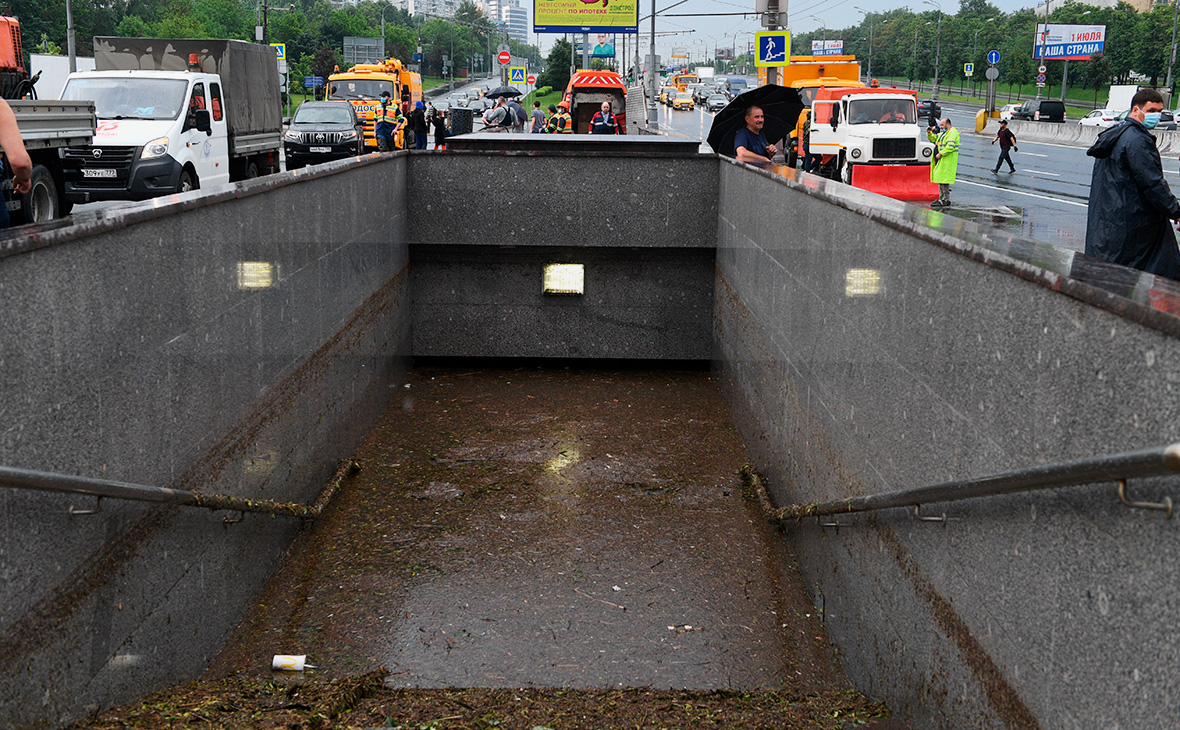 Подтопленный подземный переход в районе Варшавского шоссе, 20 июня 2020г.