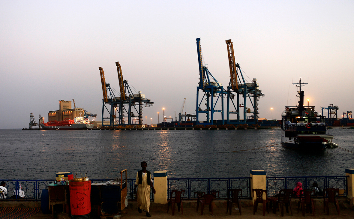 Порт в гавани Порт-Судана