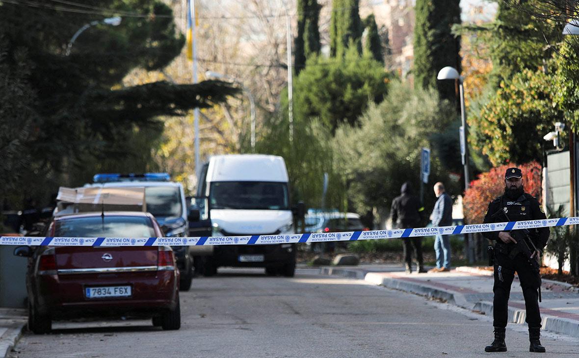 Посольство ответило на статью о России и рассылке бомб в Испании