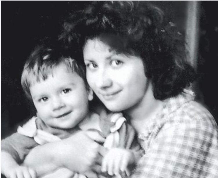 Сергей Лазарев&nbsp;в детстве вместе с мамой.