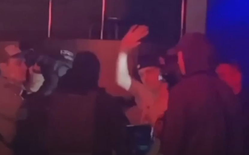 Рэпера Платину задержал ОМОН во время концерта в Томске. Видео