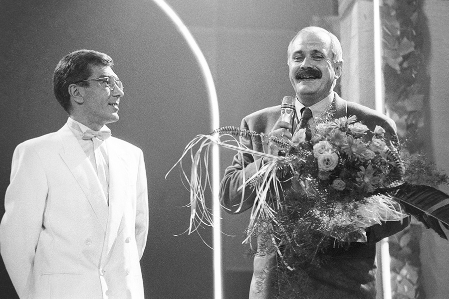 Еще до становления телеведущим Николаев снимался в телепостановках. В ходе своей карьеры он снялся в нескольких фильмах: &laquo;Большие перегоны&raquo; (1971, режиссер Анатолий Дудоров), &laquo;Девушка из камеры №&nbsp;25&raquo; (1971, Давид Рондели), &laquo;Прежде, чем расстаться&raquo; (1984, Александр Косарев), многосерийной ленте &laquo;Хождение по мукам&raquo; по произведениям Алексея Толстого (1974, Василий Ордынский) и других.

На фото&nbsp;&mdash; Николаев и кинорежиссер Никита Михалков