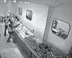 В Екатеринбурге ограбили ювелирный магазин, ранен охранник