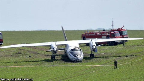 В Чехии при посадке разбился российский военный самолет: 19 раненых