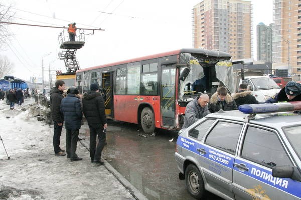 Устроивший ДТП в Казани водитель автобуса вернул права неделю назад