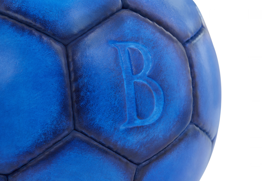 Футбольный мяч от парижского дома Berluti совсестно с французской маркой Bonzini