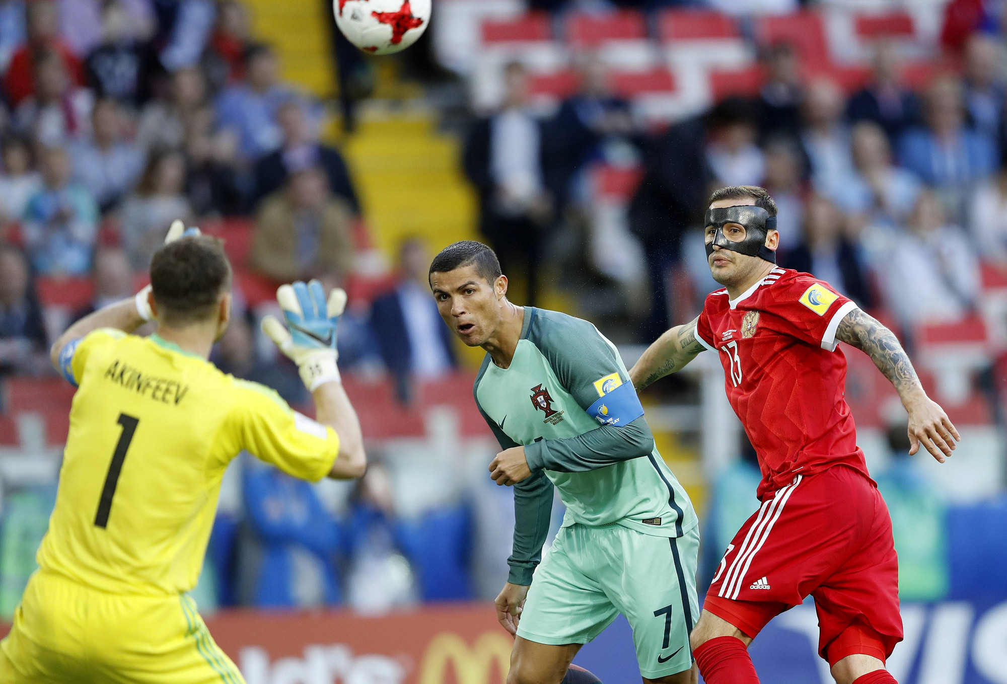 В матче Россия &mdash; Португалия Роналду забил единственный гол