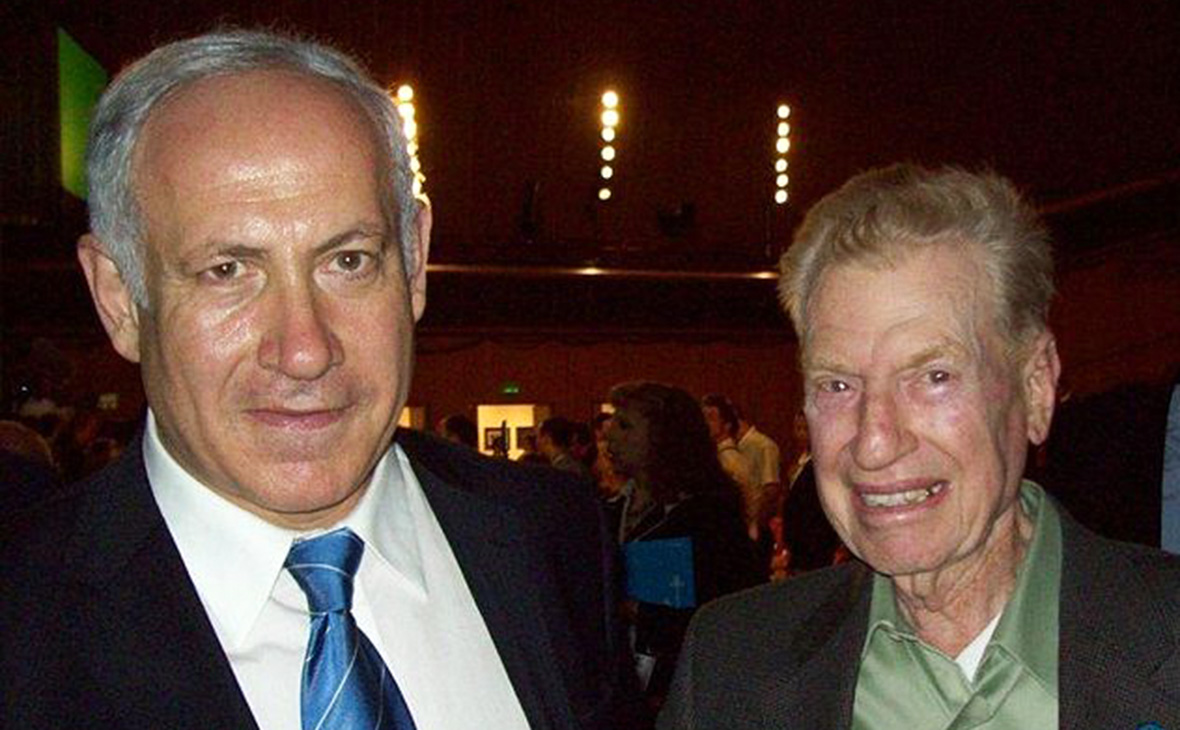 Митчелл Флинт (справа) с премьер-министром Израиля&nbsp;Биньямином Нетаньяху


