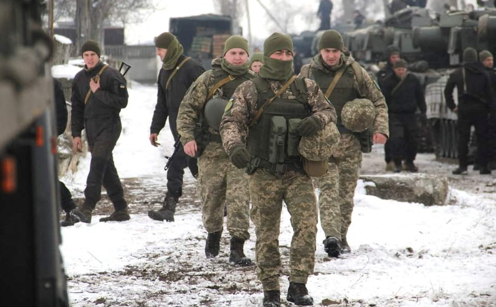 В Киеве опровергли планы по вводу войск в Донбасс и Крым"/>













