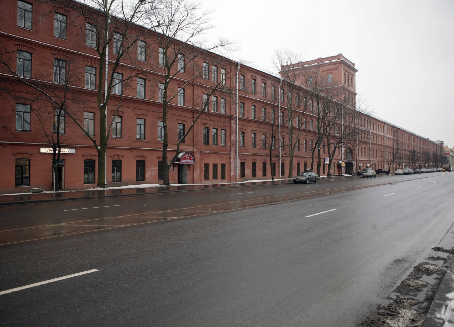 Здание завода &laquo;Красный треугольник&raquo; на набережной Обводного канала