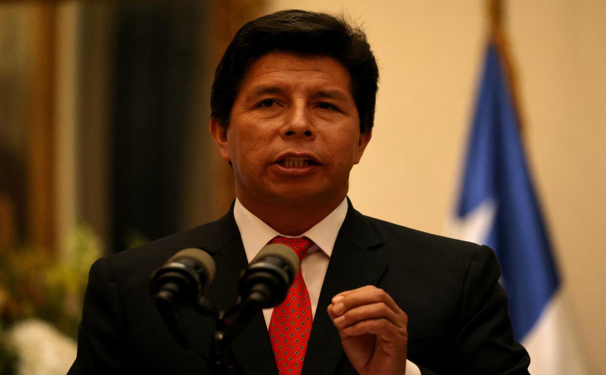 Экс-президента Перу приговорили к 18 месяцам предварительного заключения"/>













