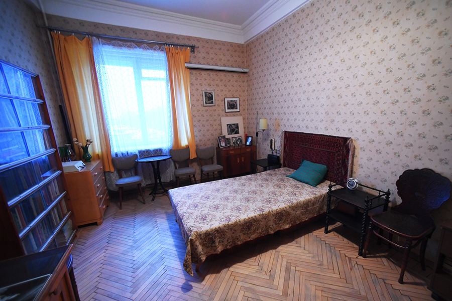 Мемориальная музей-квартира академика А. Сахарова, находящаяся по адресу: улица Земляной вал, дом 48-Б, квартира 62 в Москве