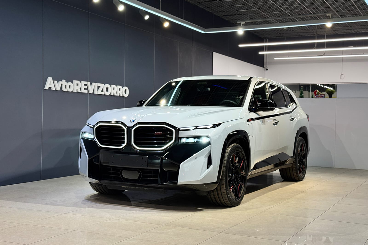 Автомобиль BMW XM, который привез AvtoRevizorro