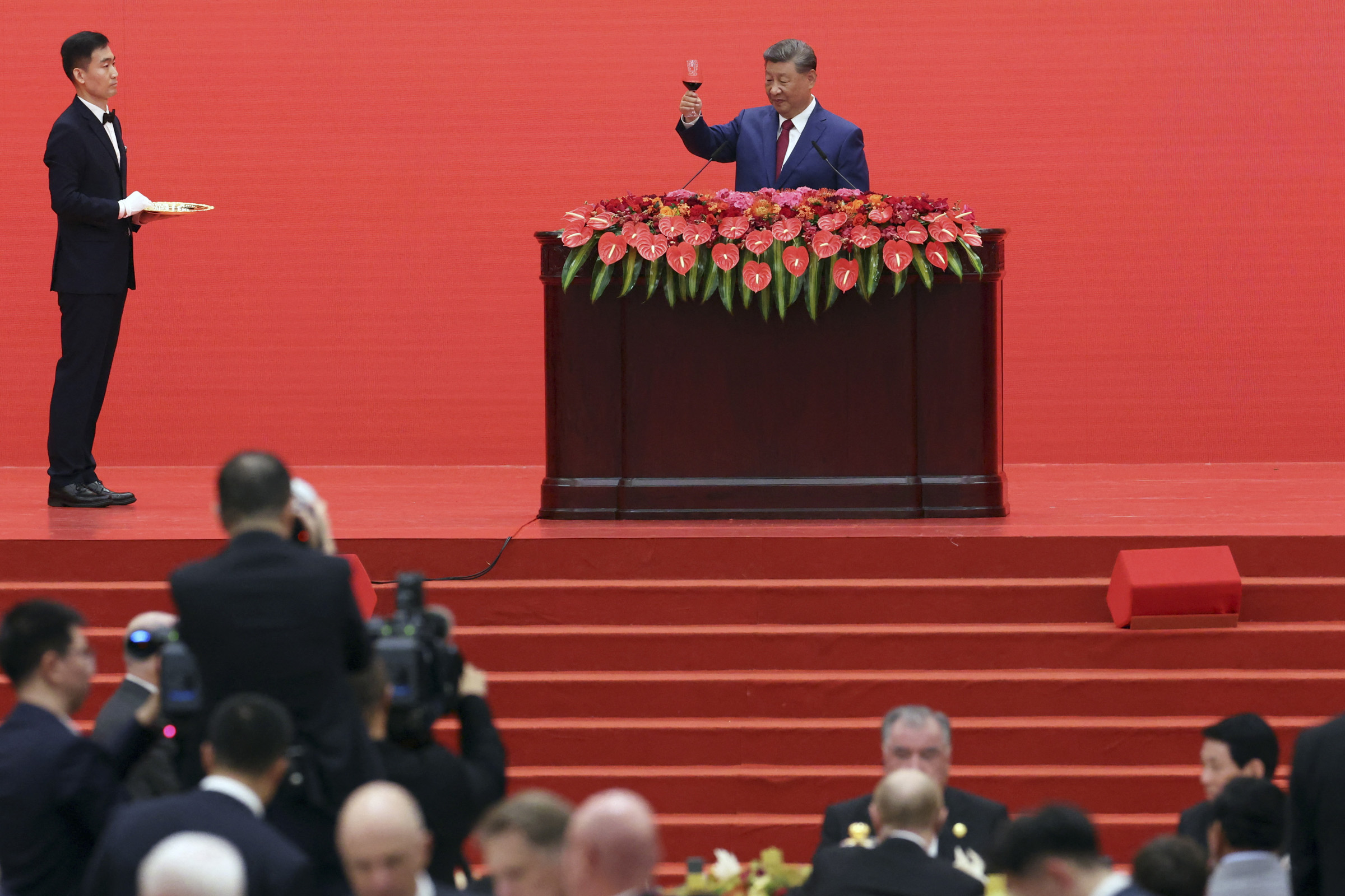 После парада прошел торжественный прием в Доме народных собраний&nbsp;&mdash; здании китайского парламента.