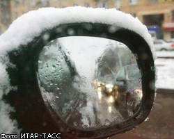 Снегопад вызвал многокилометровые пробки в Москве