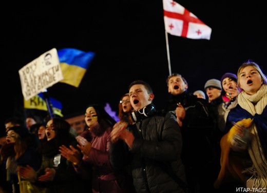 В.Янукович осудил ночные события на Майдане