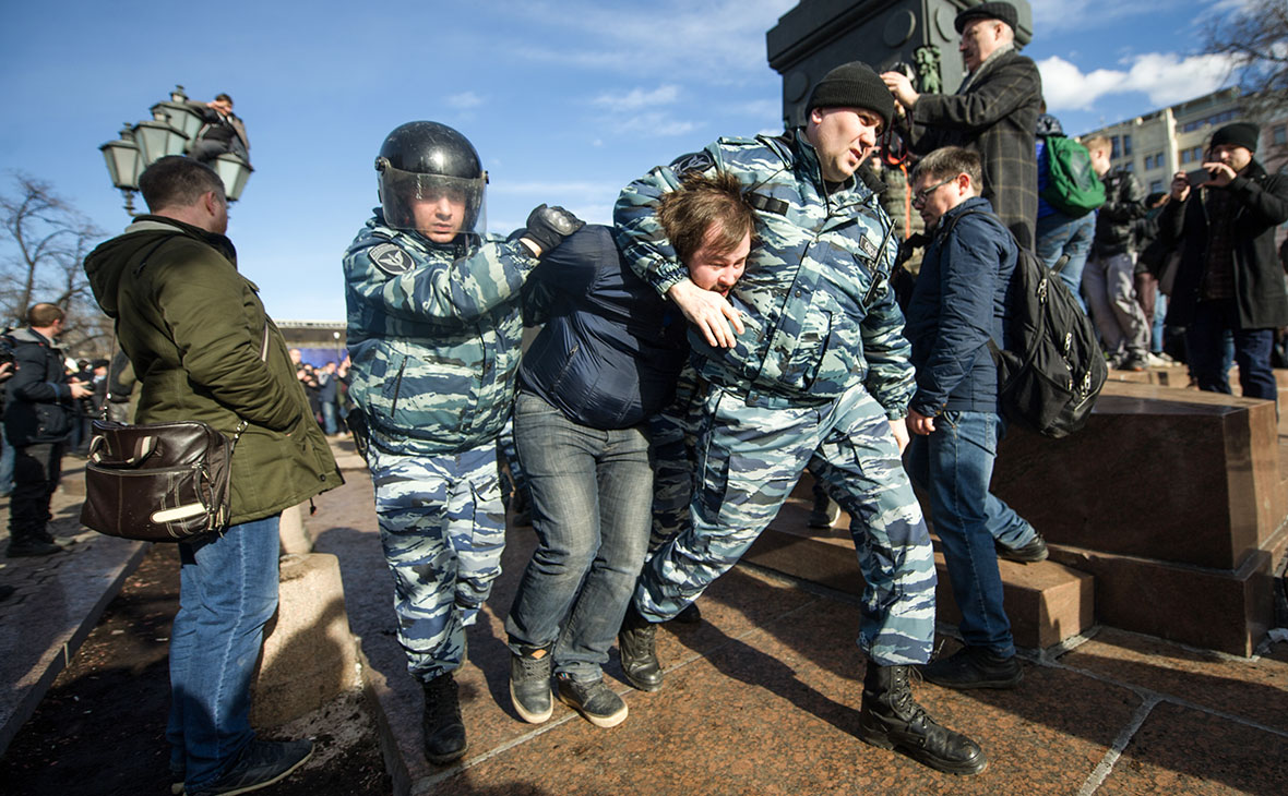 Пресечение нарушений это. Пресечение нарушений на выборах. Столкновение полиции и митингующих в России.