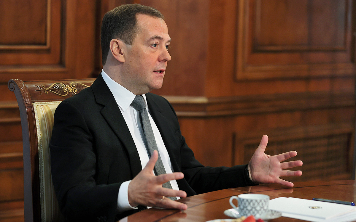 Медведев словами «долой колбасу» оценил идею Германии по борьбе с Россией"/>













