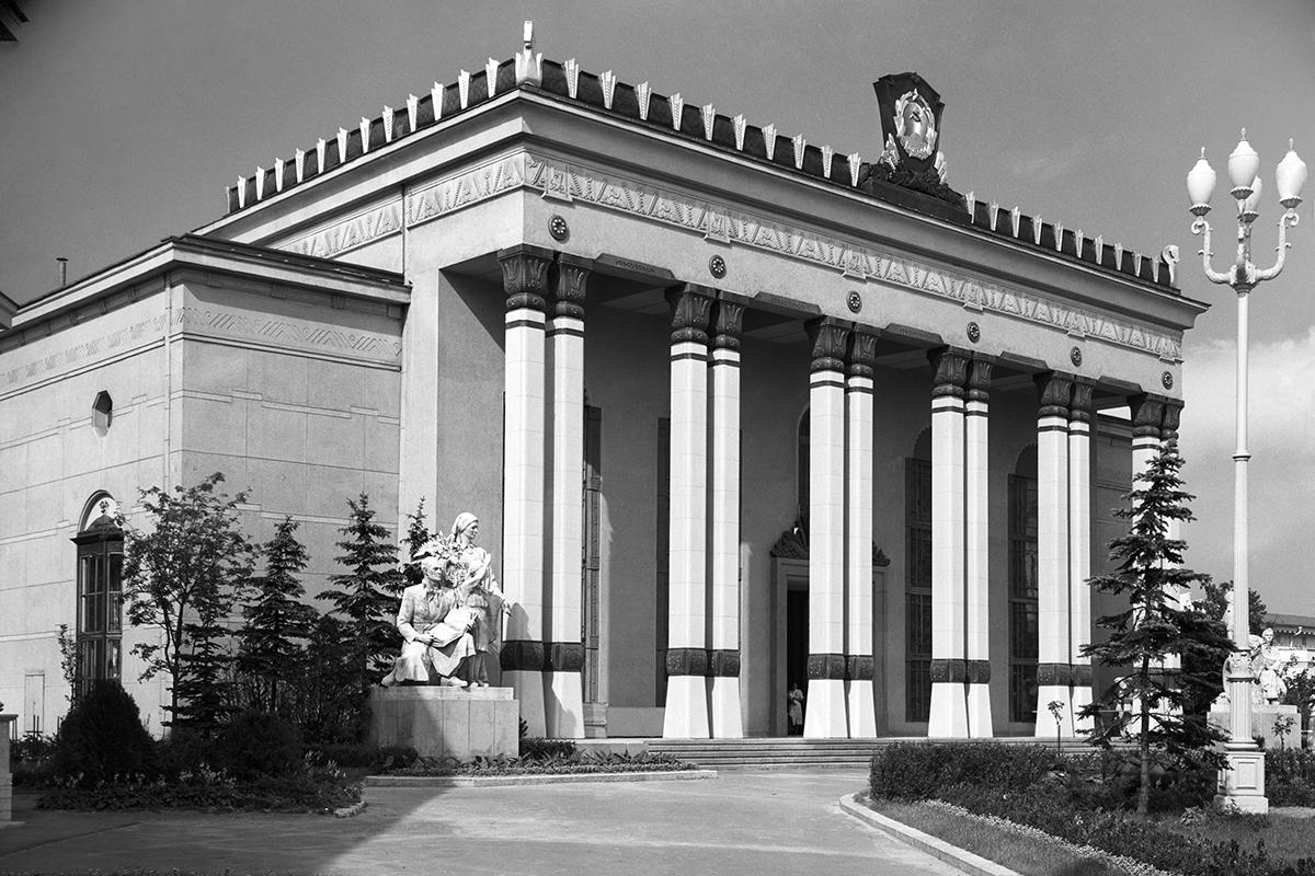Павильон №5 Латвийская ССР на территории Всесоюзной сельскохозяйственной выставки.&nbsp;1956 год
