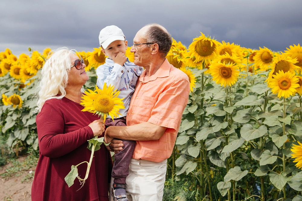 В поздравлении бабушкам и дедушкам можно пожелать не только здоровья